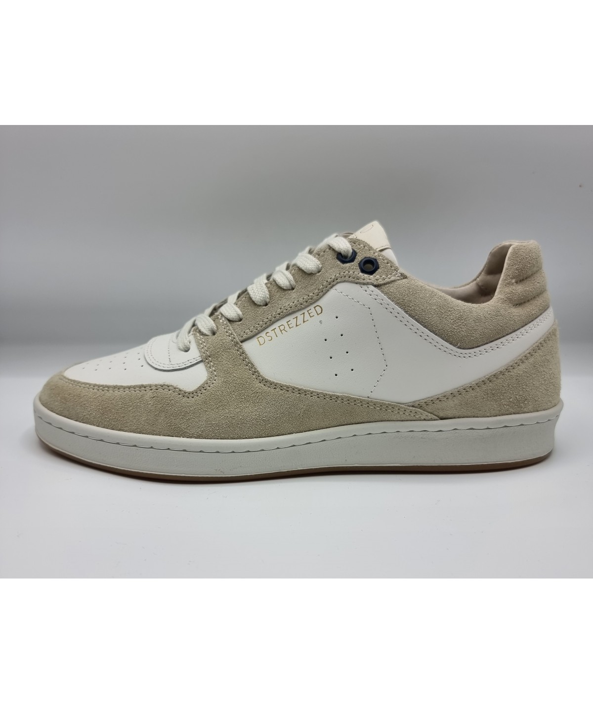 SNEAKER DSTREZZED